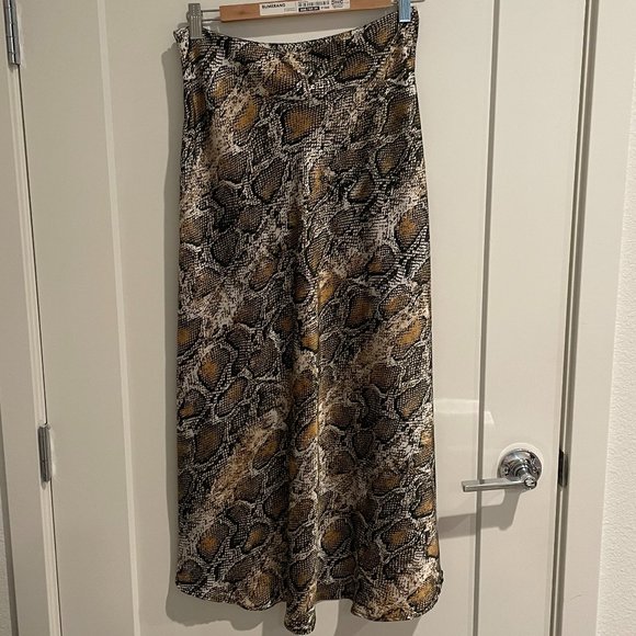 Zara satin-effect midi skirt - size S - Picture 4 of 4